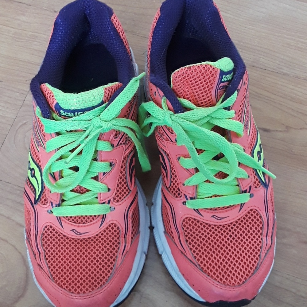 Saucony women's vegan running shoes pink